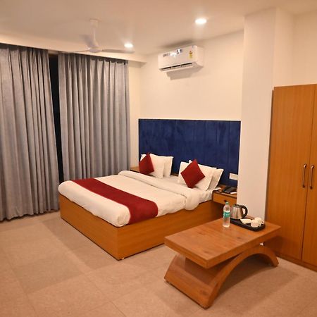 Hotel Lake View Chandīgarh Extérieur photo