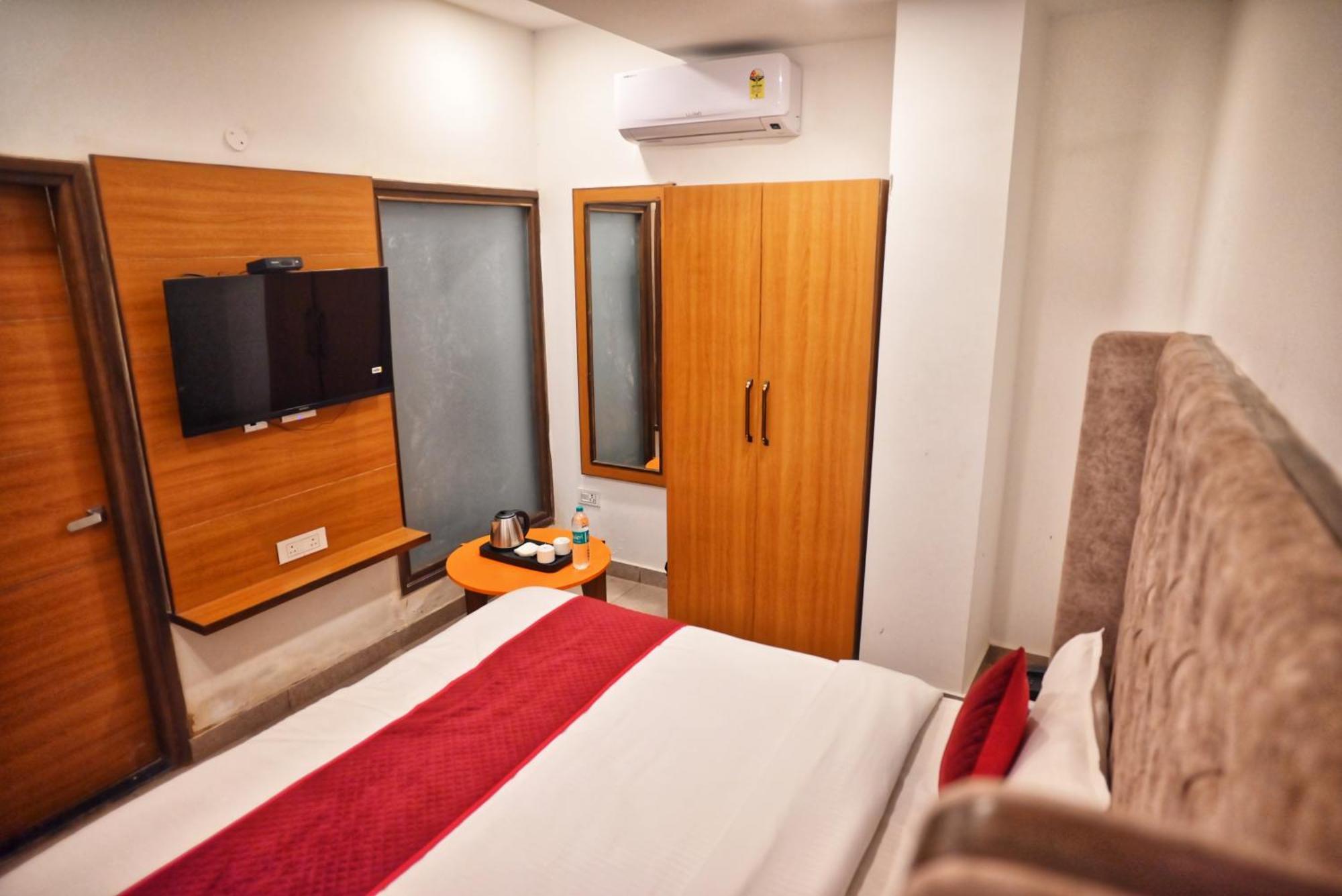 Hotel Lake View Chandīgarh Extérieur photo