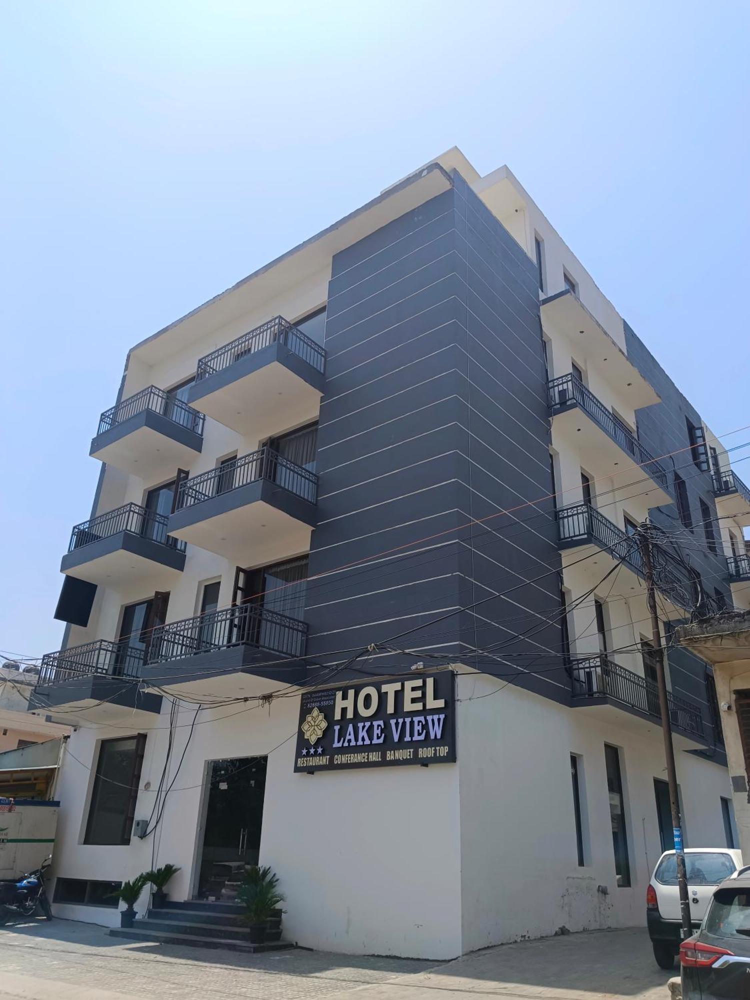 Hotel Lake View Chandīgarh Extérieur photo