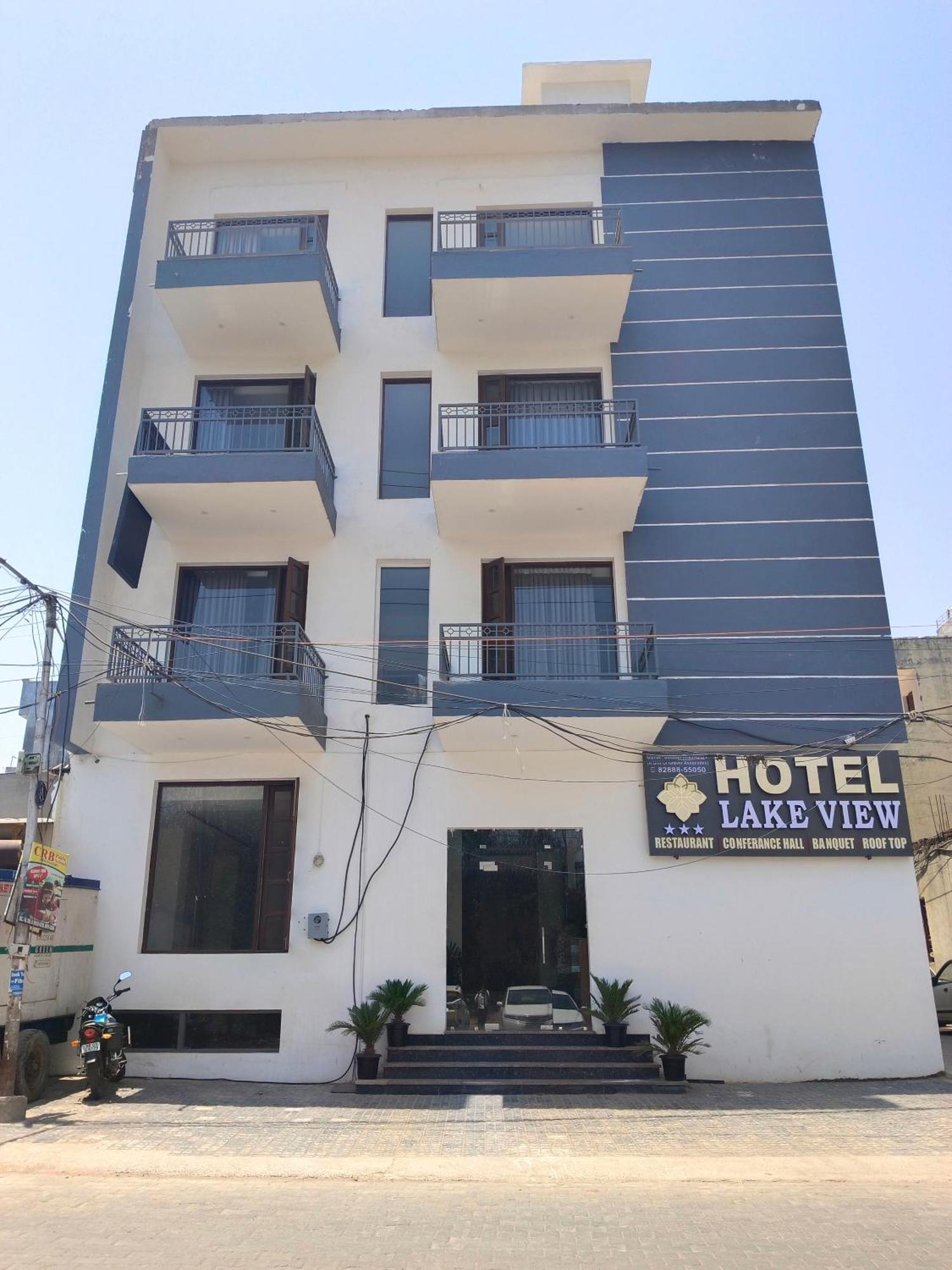 Hotel Lake View Chandīgarh Extérieur photo