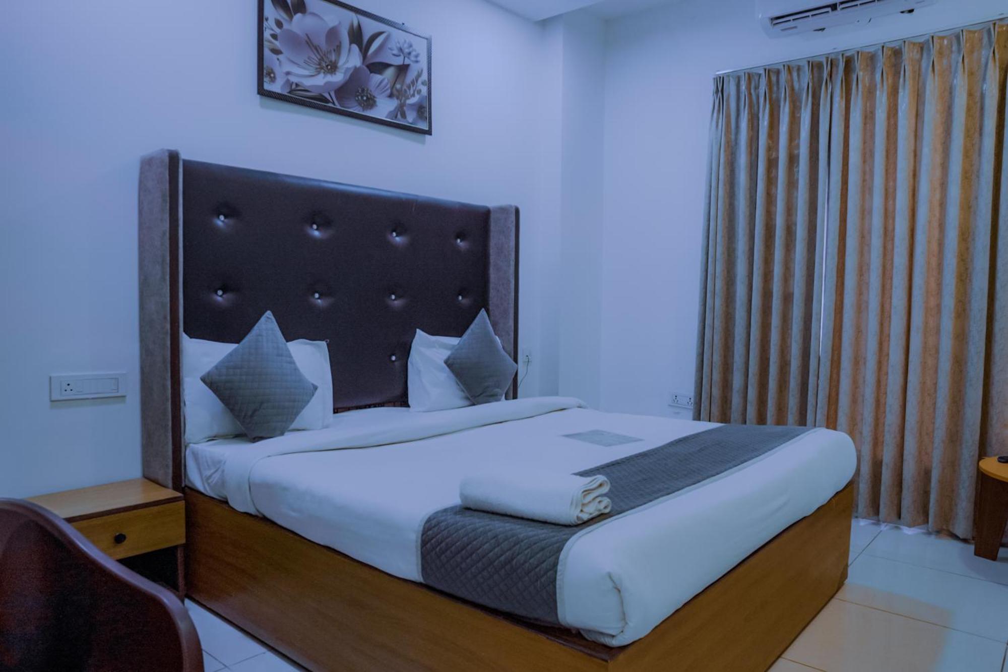 Hotel Lake View Chandīgarh Extérieur photo