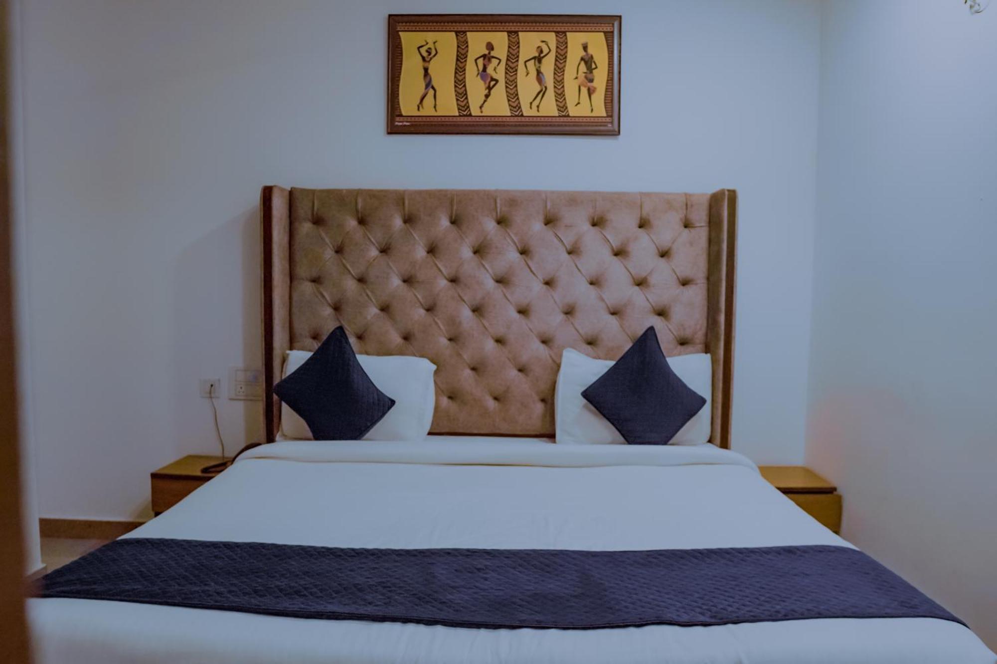 Hotel Lake View Chandīgarh Extérieur photo